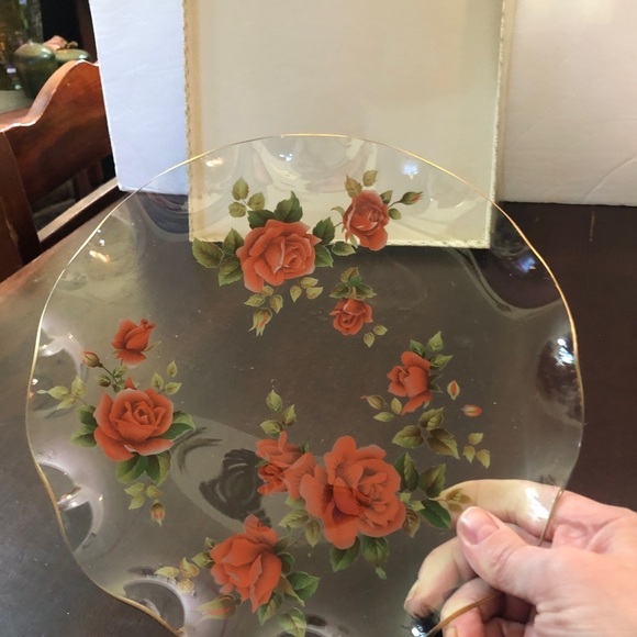 - Vintage Wavy Glass Dish with Red Roses. NEW in Box. - Picture 4 of 5